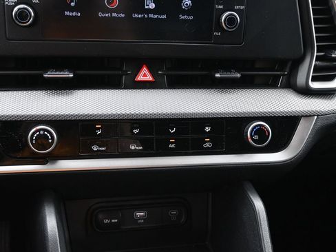 Used 2025 Kia Sportage LX image 18