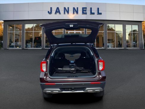 Used 2023 Ford Explorer XLT w/ Equipment Group 202A image 12