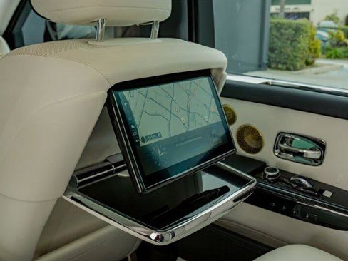 Used 2024 Rolls-Royce Phantom Sedan image 80