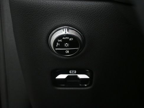 Certified 2024 Mercedes-Benz GLC 300 4MATIC image 9