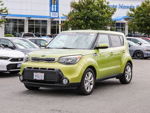 Used 2016 Kia Soul + FWD image 3