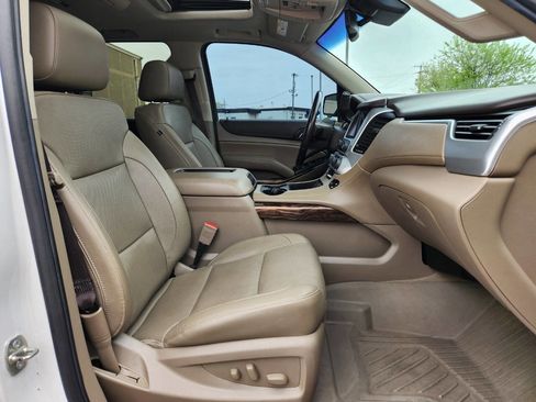 Used 2019 GMC Yukon XL SLT w/ Premium Edition AWD/4WD image 16
