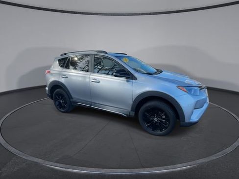Used 2018 Toyota RAV4 XLE image 2