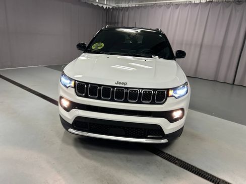 Used 2023 Jeep Compass Limited AWD/4WD image 2
