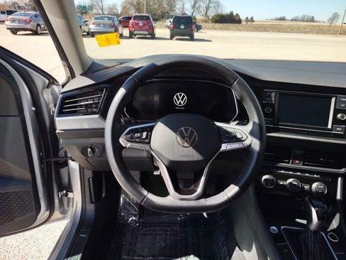 Used 2024 Volkswagen Jetta SE image 12