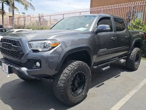 Used 2017 Toyota Tacoma TRD Off-Road w/ Tow Package (A/T) AWD/4WD image 1
