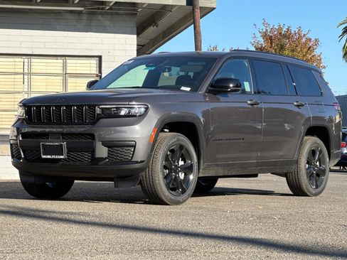 New 2025 Jeep Grand Cherokee L Altitude image 7