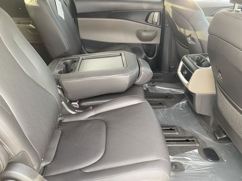 New 2026 Kia Carnival LXS image 11