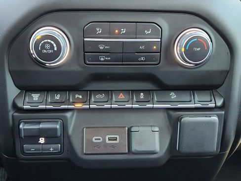 Used 2025 Chevrolet Silverado 2500 Custom w/ Custom Value Package image 20