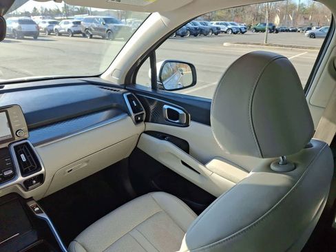 Used 2023 Kia Sorento EX image 11
