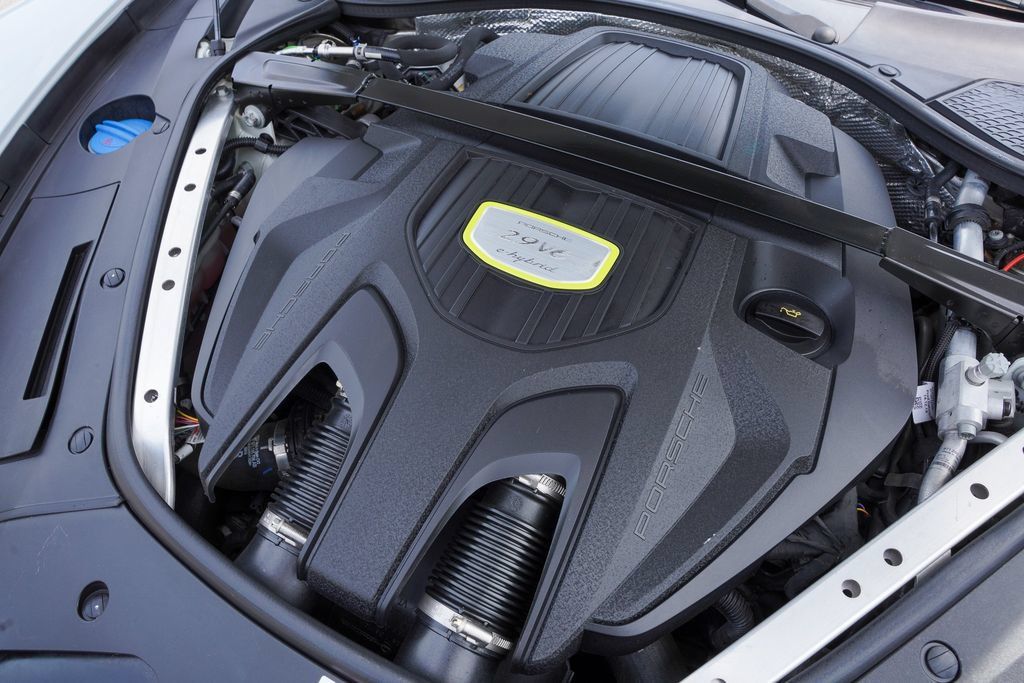 Used 2020 Porsche Panamera 4 AWD/4WD image 47