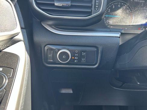 Used 2022 Ford Explorer XLT w/ Equipment Group 202A image 29