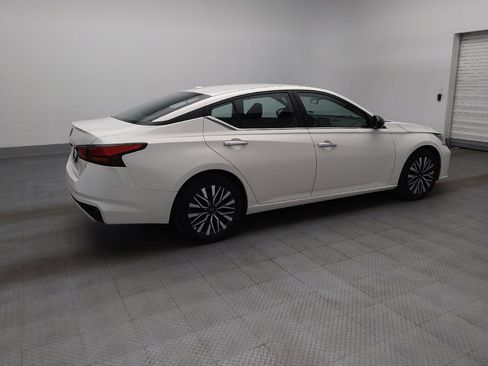 Used 2025 Nissan Altima 2.5 SV FWD image 10