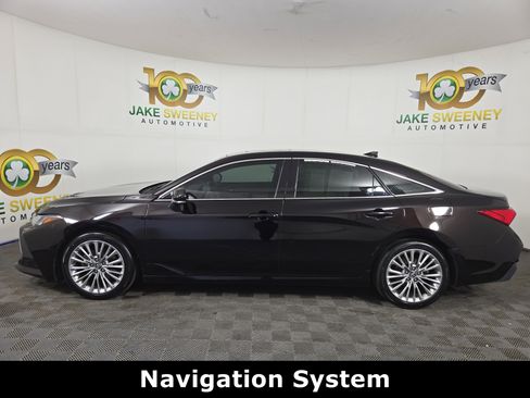 Used 2019 Toyota Avalon Limited image 4
