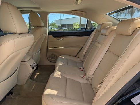 Used 2015 Lexus ES 350 350 w/ Luxury Package image 13