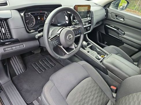 Used 2022 Nissan Pathfinder SV AWD/4WD image 11