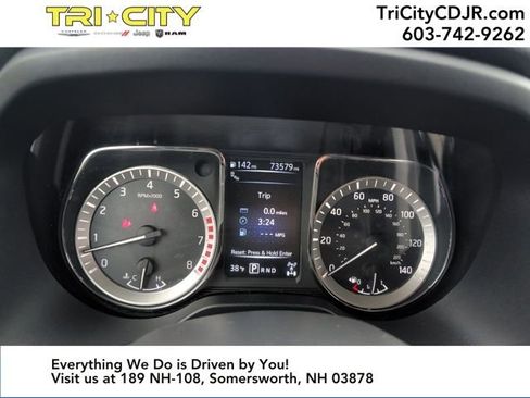 Used 2018 Nissan Titan SL w/ Chrome Package image 23