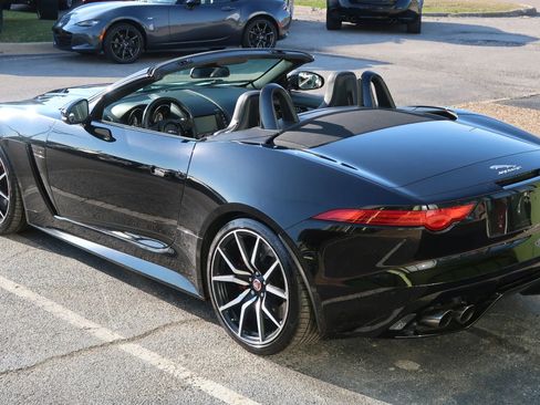 Used 2016 Jaguar F-TYPE R image 16