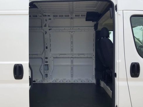 Used 2025 RAM ProMaster 2500 w/ Convenience Group FWD image 11