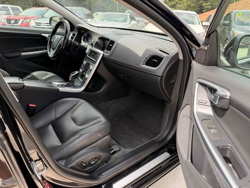 Used 2018 Volvo S60 T5 Inscription Platinum FWD image 18