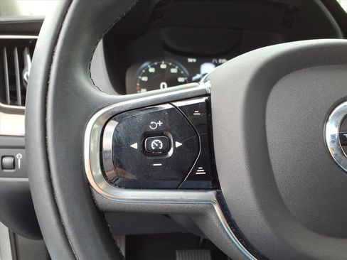 Used 2020 Volvo XC60 T5 Inscription w/ Protection Package image 28