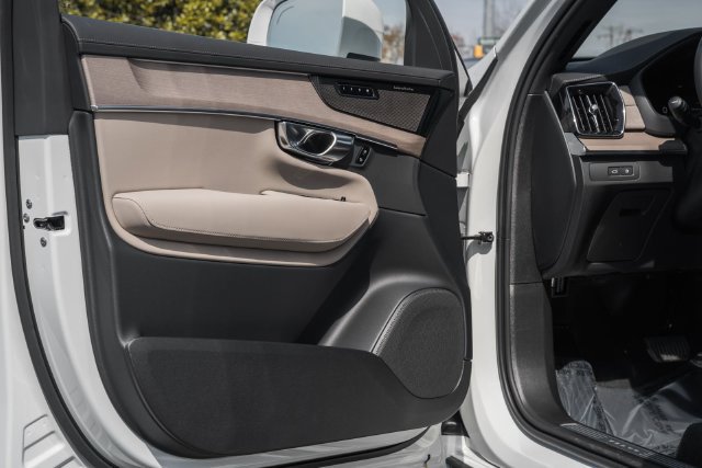 New 2026 Volvo XC90 T8 Plus w/ Protection Package Premier AWD/4WD image 38