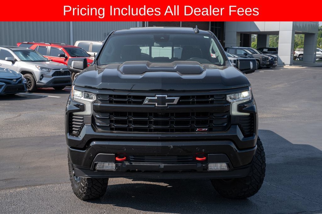 Used 2024 Chevrolet Silverado 1500 LT Trail Boss w/ LT Trail Boss Premium Package AWD/4WD image 2