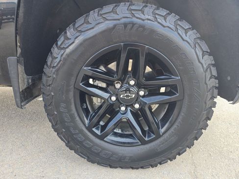 Used 2021 Chevrolet Silverado 1500 Custom Trail Boss w/ LPO, Dark Essentials Package AWD/4WD image 27