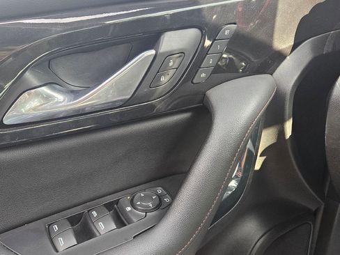 Used 2019 Chevrolet Blazer RS AWD/4WD image 17