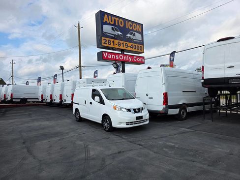 Used 2017 Nissan NV200 SV w/ Technology Package image 32