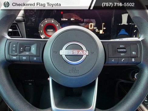 Used 2025 Nissan Kicks SV AWD/4WD image 18