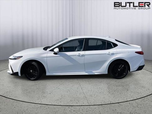 Certified 2025 Toyota Camry SE image 2