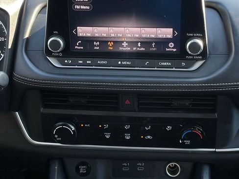 Used 2024 Nissan Rogue S FWD image 17