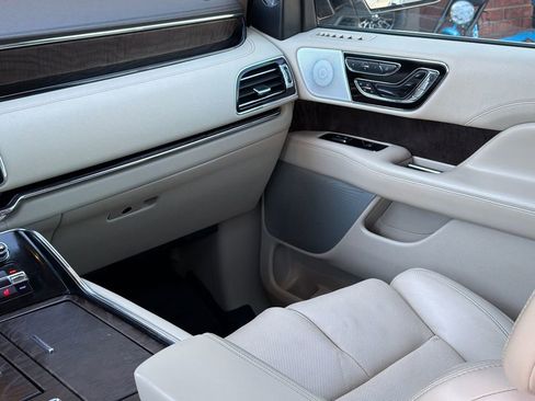 Used 2020 Lincoln Navigator Reserve w/ Luxury Package image 14