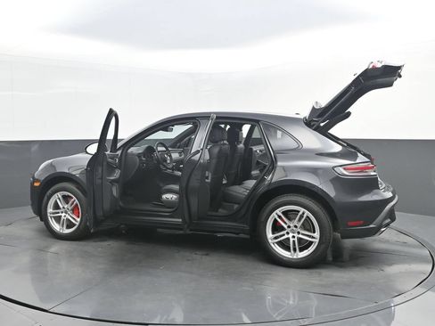 Certified 2023 Porsche Macan AWD/4WD image 41