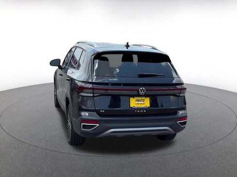 Used 2026 Volkswagen Taos SE FWD image 9