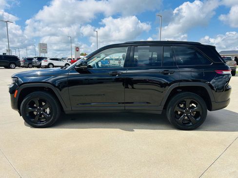 Used 2023 Jeep Grand Cherokee Limited w/ Luxury Tech Group II AWD/4WD image 40