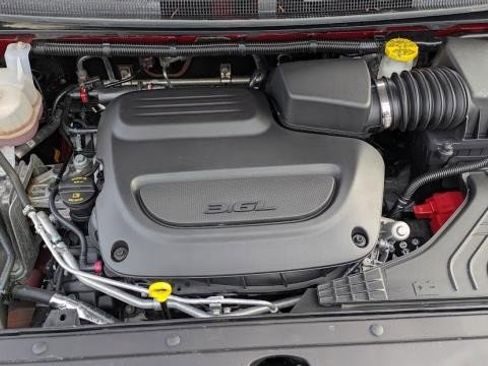 Used 2025 Chrysler Pacifica Select image 23