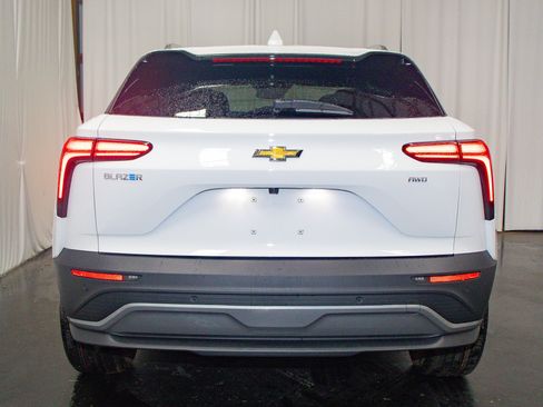 New 2026 Chevrolet Blazer EV LT image 3