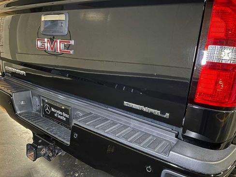 Used 2017 GMC Sierra 2500 Denali w/ Duramax Plus Package AWD/4WD image 17
