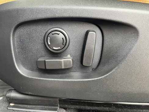 Used 2018 Land Rover Discovery Sport HSE Luxury image 12