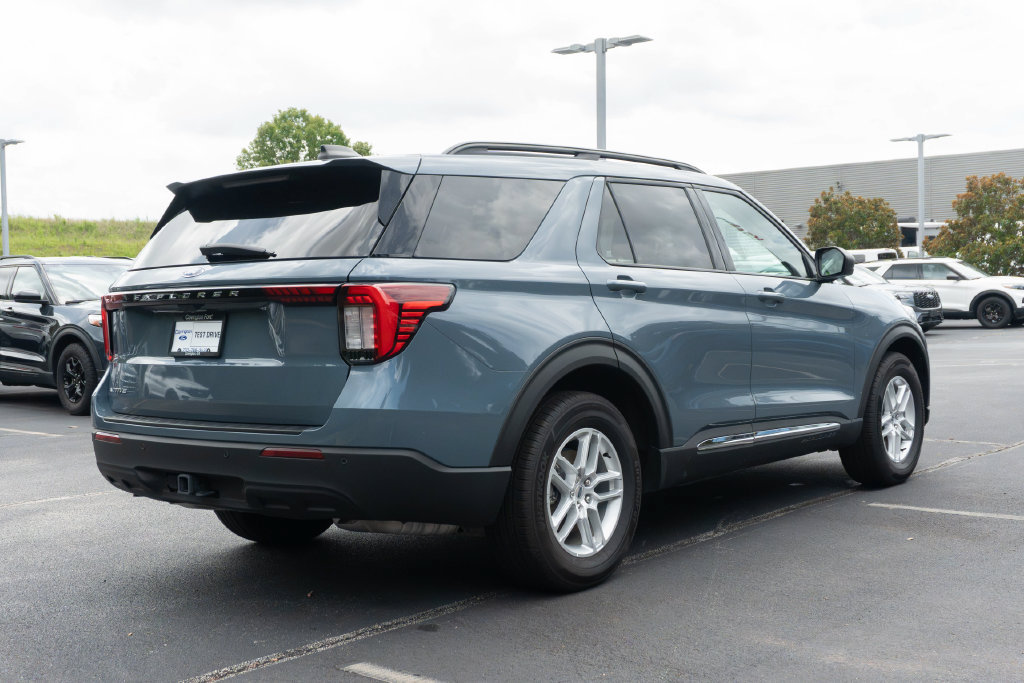 Used 2025 Ford Explorer Active RWD image 9