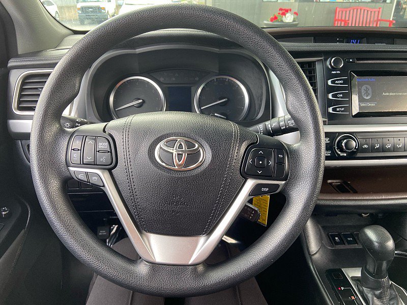 Used 2016 Toyota Highlander LE FWD image 17