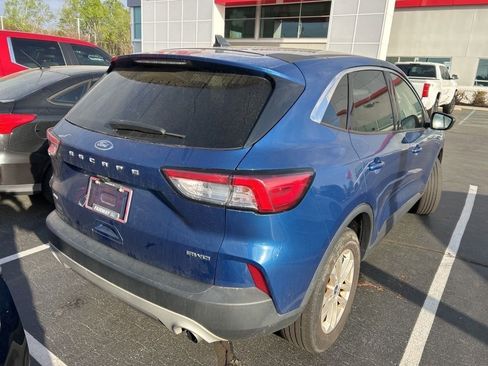 Used 2022 Ford Escape SE image 5