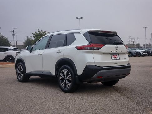 Used 2022 Nissan Rogue SV w/ SV Premium Package image 6