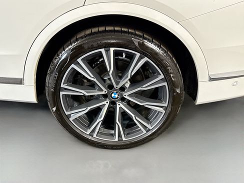 Used 2020 BMW X7 xDrive40i w/ Premium Package AWD/4WD image 37