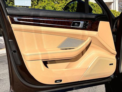 Used 2018 Porsche Panamera image 20