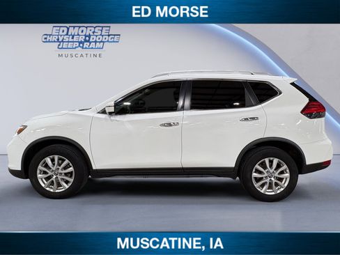 Used 2017 Nissan Rogue SV w/ SV Premium Package image 2