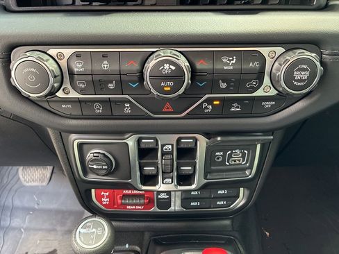 Used 2025 Jeep Gladiator Mojave image 26