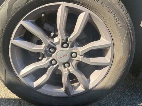 Used 2024 GMC Terrain SLT image 2